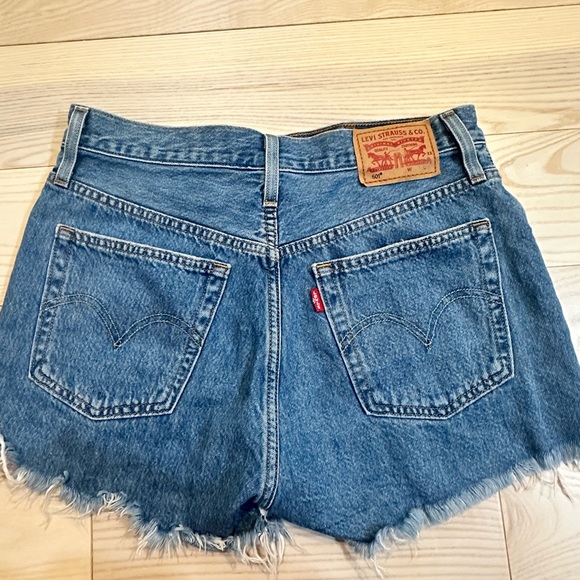 Blue washed Levi’s Jean shorts - Picture 1 of 3